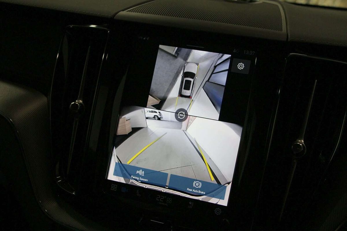 2024 Volvo XC60 Recharge T8 Black Edition Plug-In Hybrid