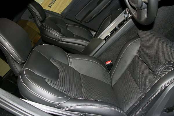 2024 Volvo XC60 Recharge T8 Black Edition Plug-In Hybrid