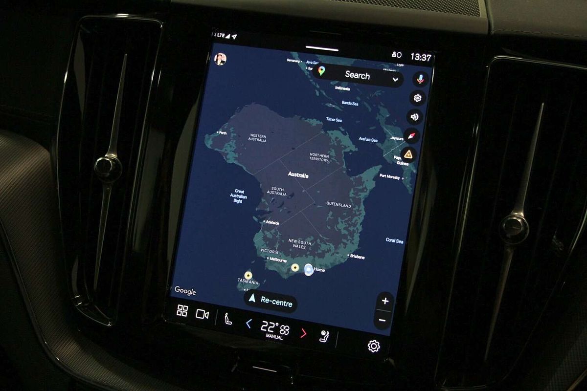 2024 Volvo XC60 Recharge T8 Black Edition Plug-In Hybrid