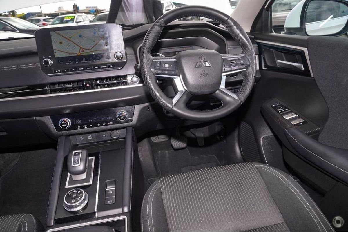 2022 Mitsubishi Outlander LS ZM