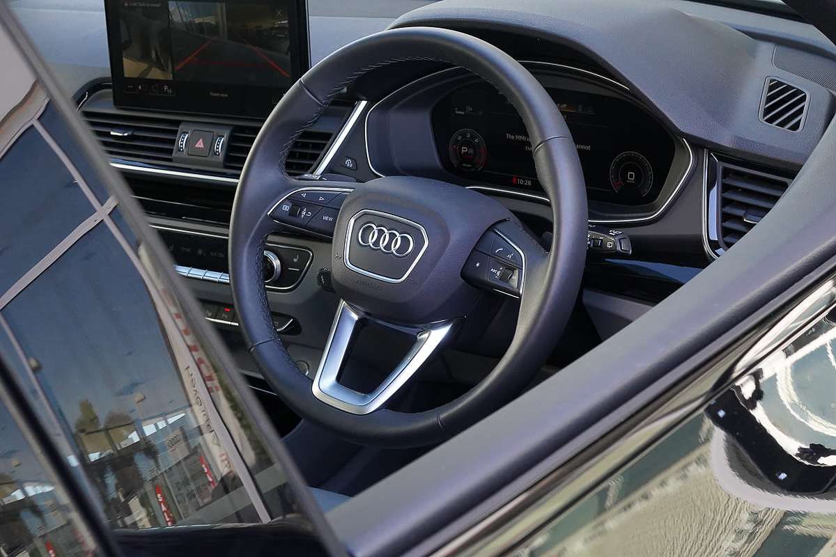 2024 Audi Q5 40 TDI S line FY