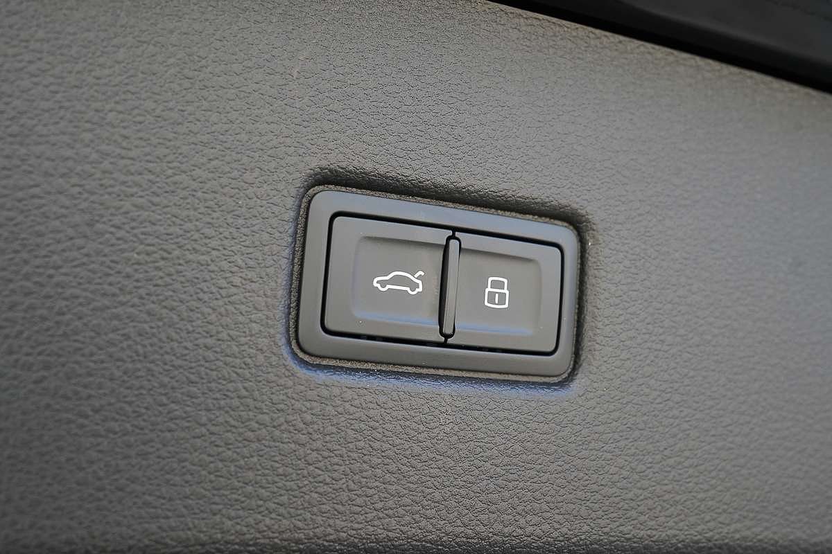 2024 Audi Q5 40 TDI S line FY