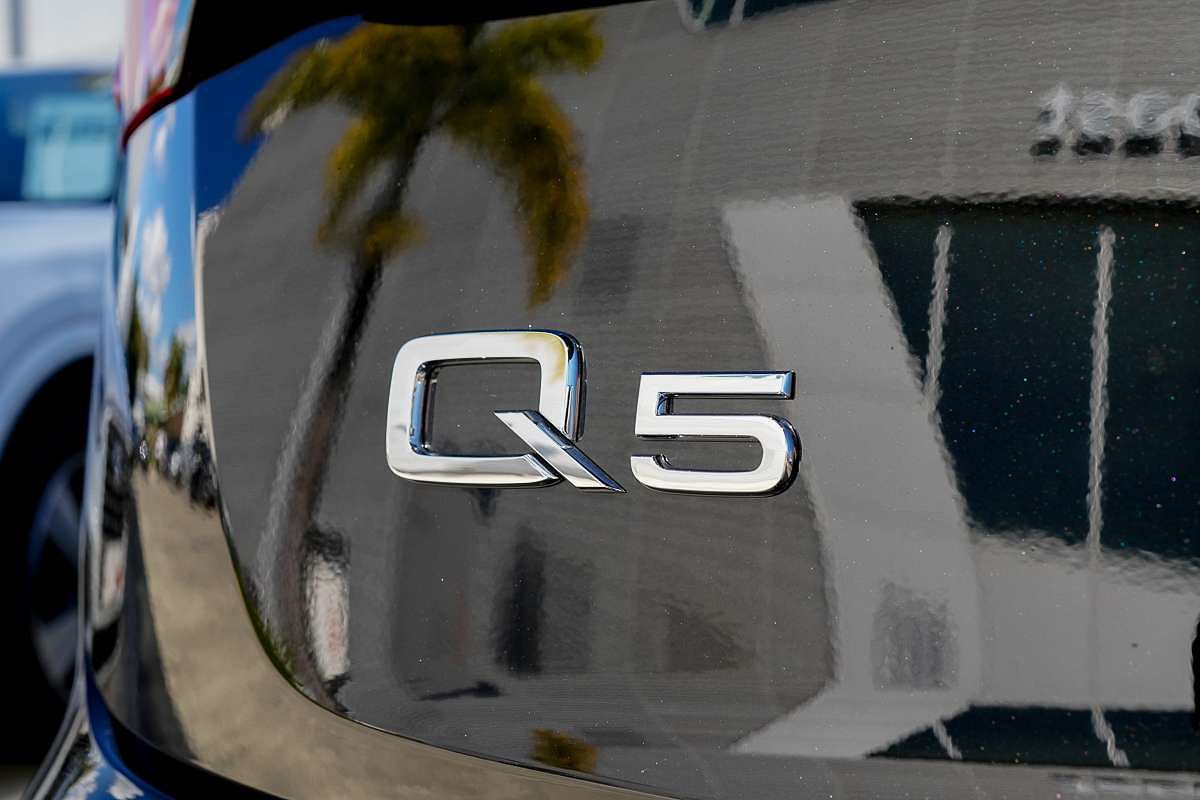 2024 Audi Q5 40 TDI S line FY