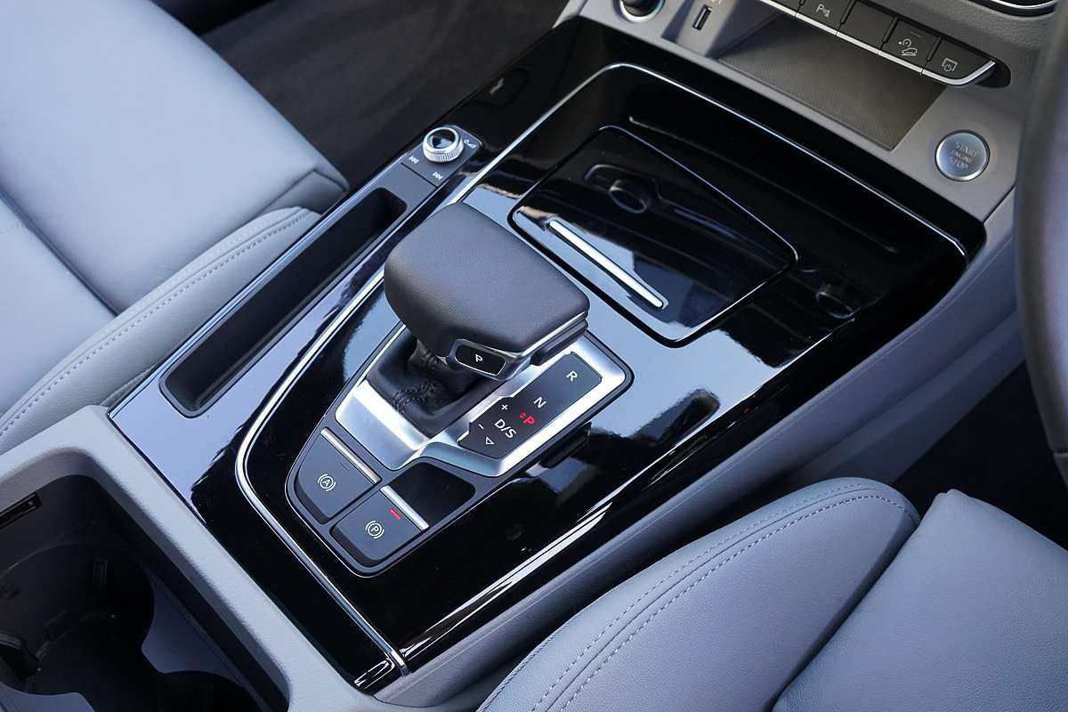 2024 Audi Q5 40 TDI S line FY