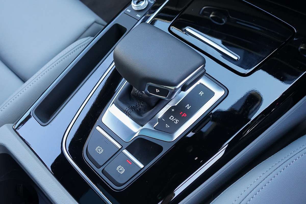 2024 Audi Q5 40 TDI S line FY