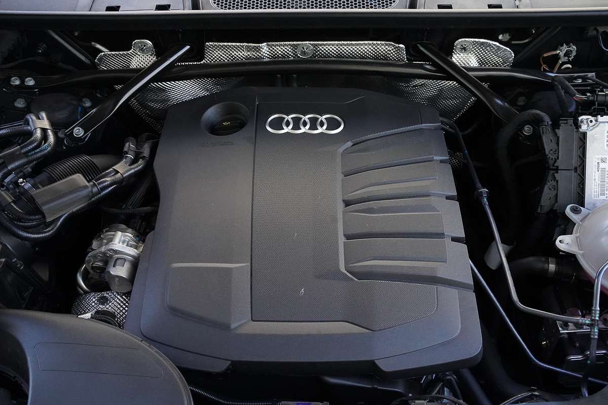 2024 Audi Q5 40 TDI S line FY