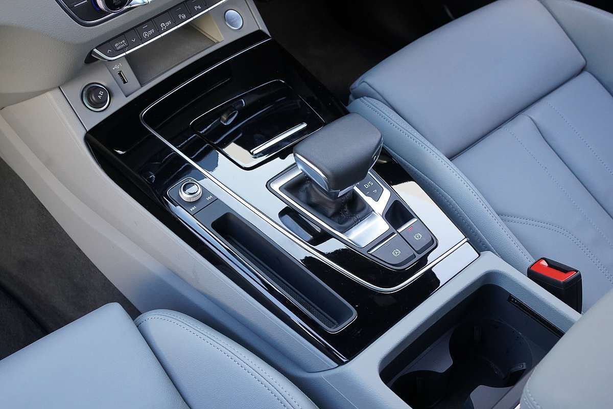 2024 Audi Q5 40 TDI S line FY