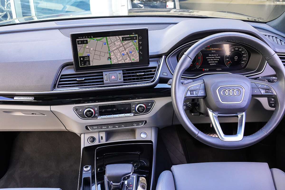 2024 Audi Q5 40 TDI S line FY