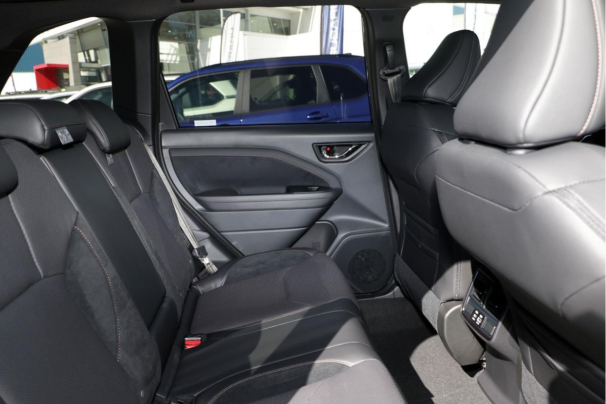 2025 Subaru Forester Hybrid Touring S6