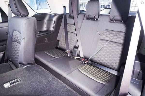 2024 Nissan Pathfinder ST-L R53