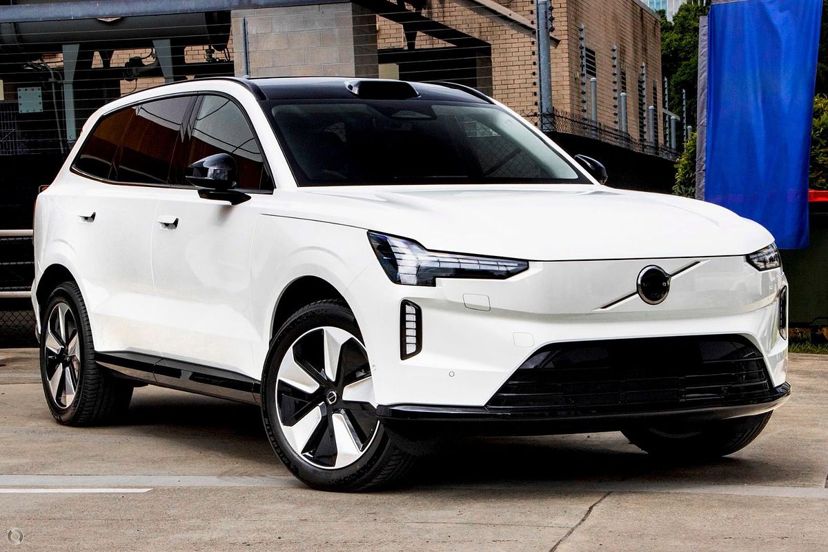 2025 Volvo EX90 Plus Twin Motor