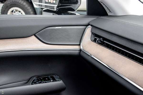 2025 Volvo EX90 Plus Twin Motor