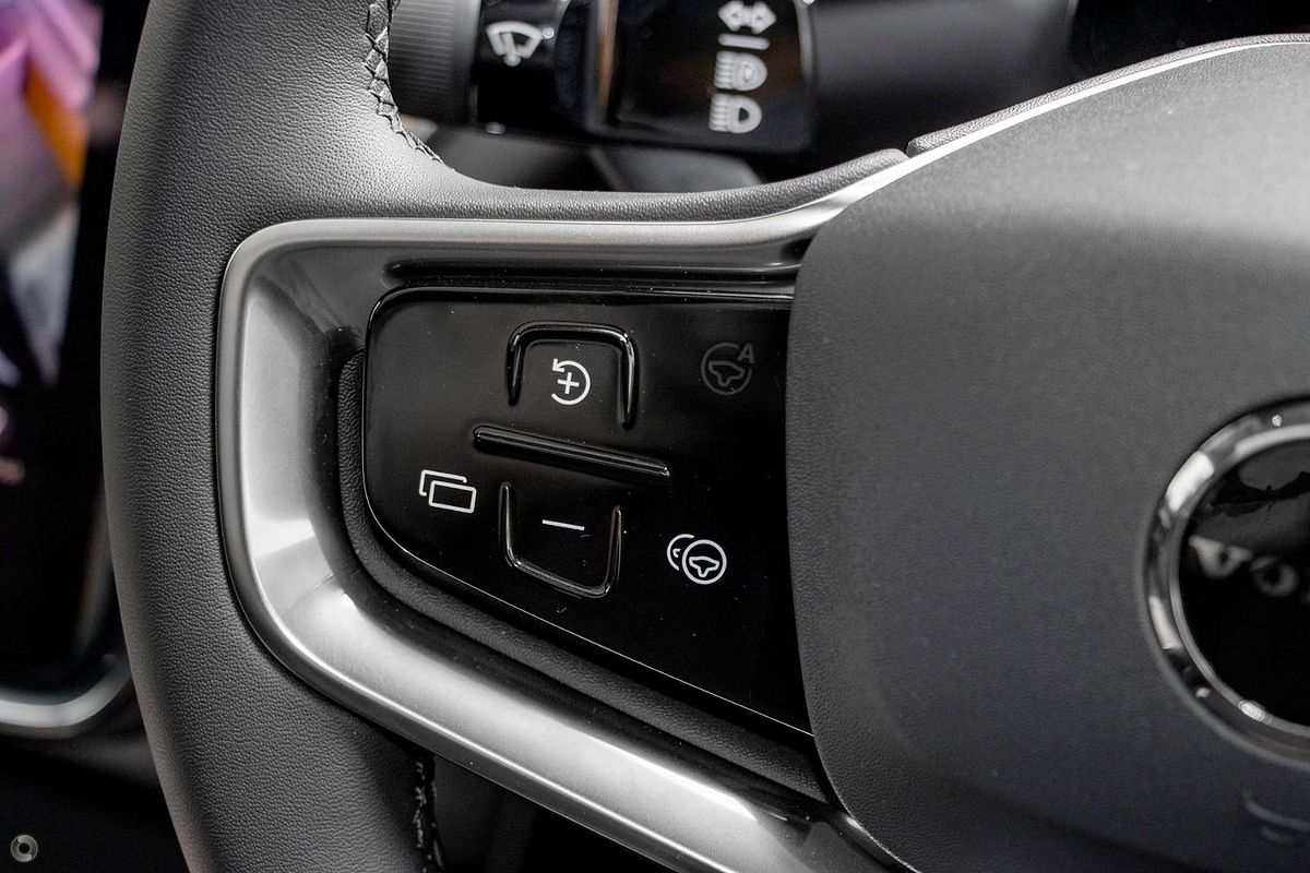 2025 Volvo EX90 Plus Twin Motor
