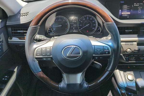 2017 Lexus ES
