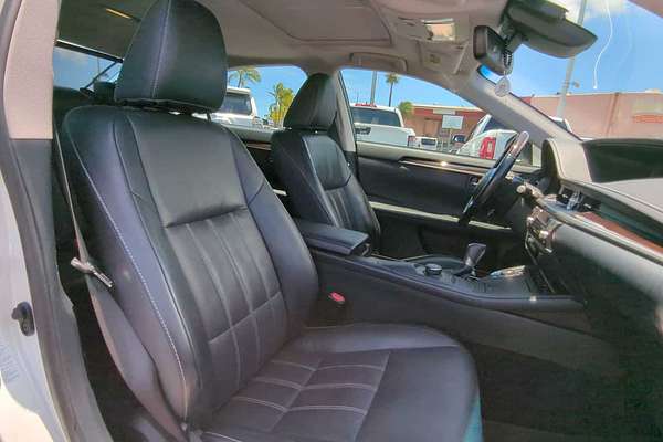 2017 Lexus ES