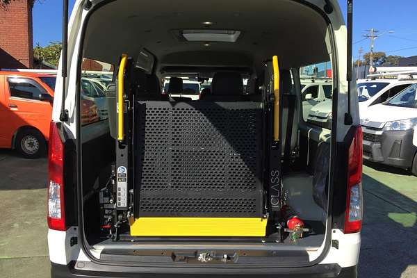 2021 Toyota Hiace SLWB COMMUTER (12 SEATS) GDH322R