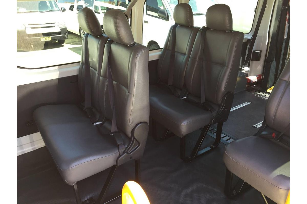 2018 Toyota Hiace COMMUTER TRH223R MY16