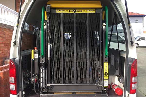 2018 Toyota Hiace COMMUTER TRH223R MY16