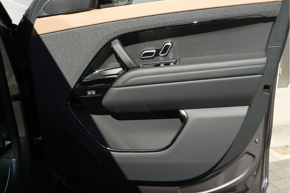 2025 Land Rover Range Rover Sport D300 Dynamic SE L461
