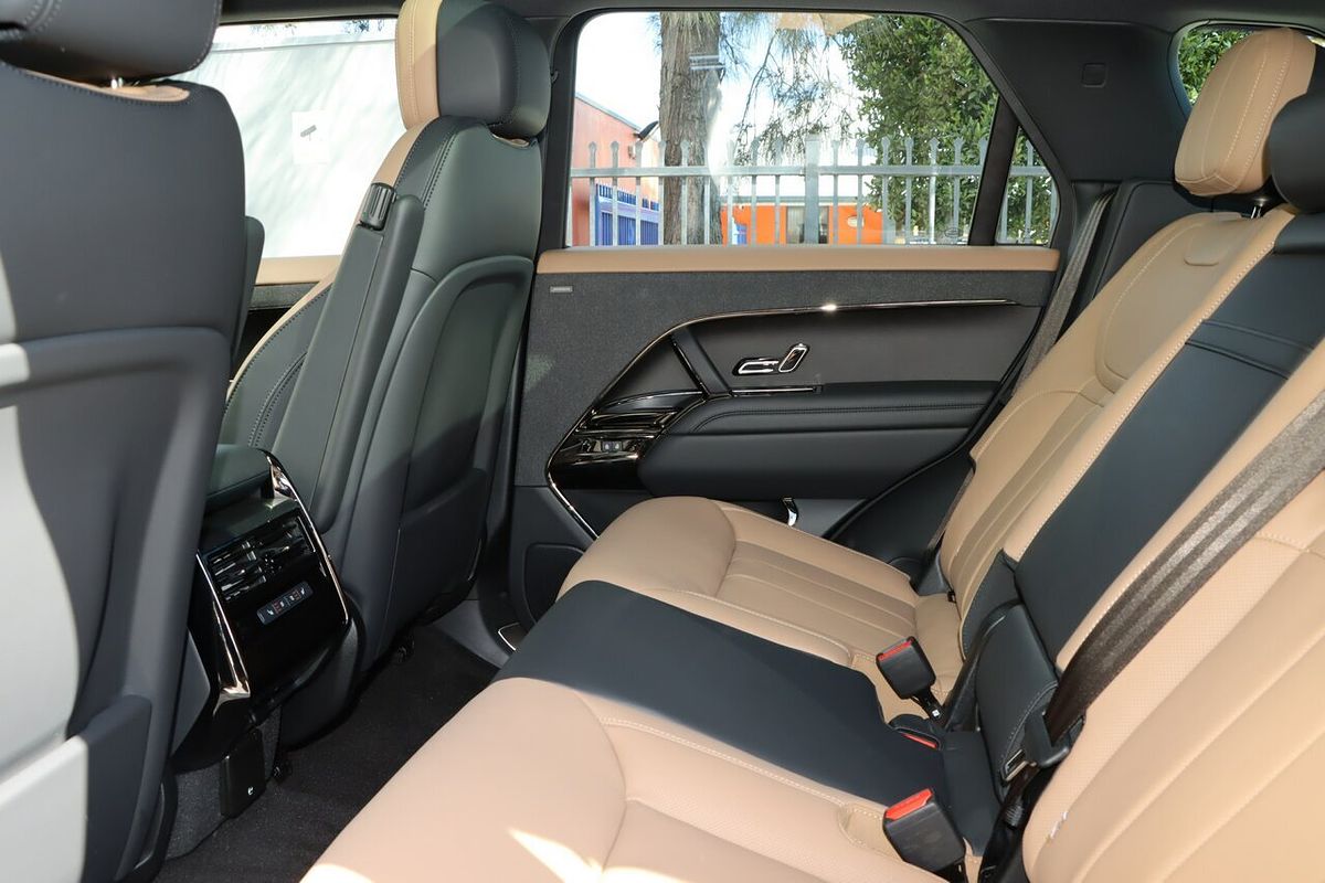 2025 Land Rover Range Rover Sport D300 Dynamic SE L461