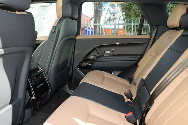 2025 Land Rover Range Rover Sport D300 Dynamic SE L461