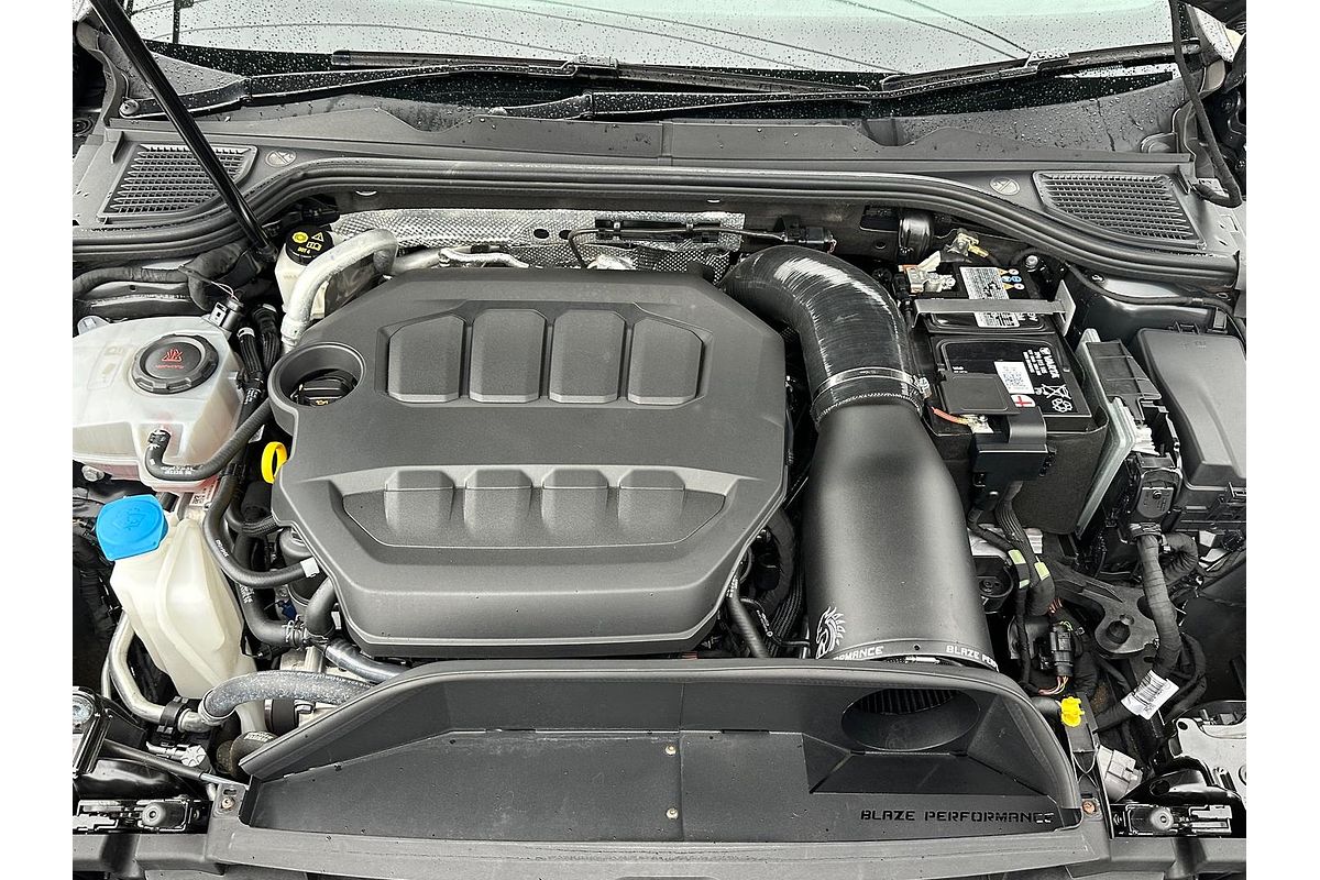 2022 Volkswagen Golf R 8