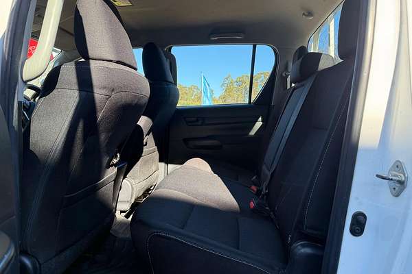 2016 Toyota Hilux SR GUN126R 4X4