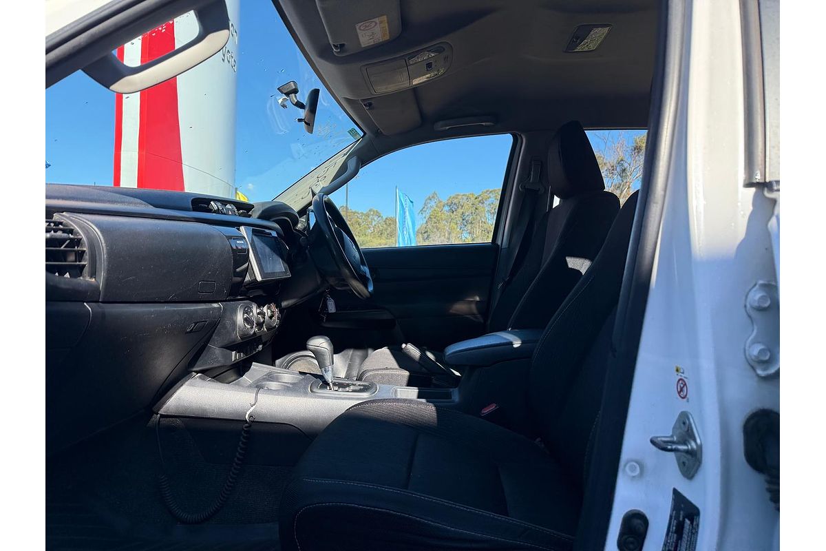 2016 Toyota Hilux SR GUN126R 4X4