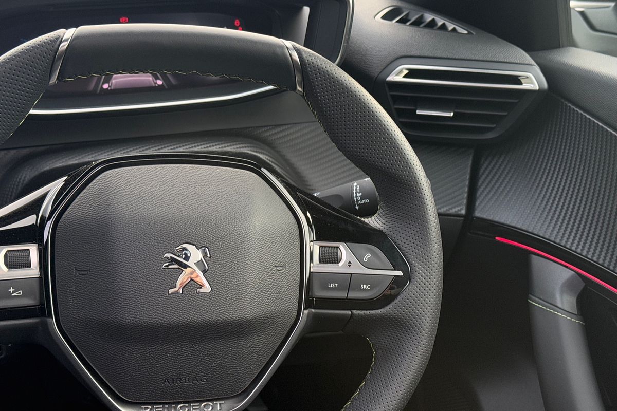 2023 Peugeot e-2008 GT P24