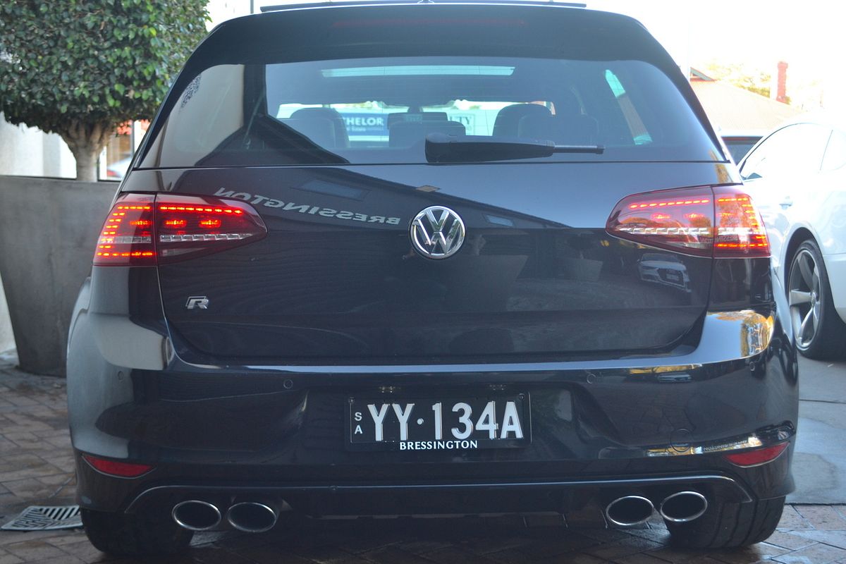 2015 Volkswagen Golf R 7