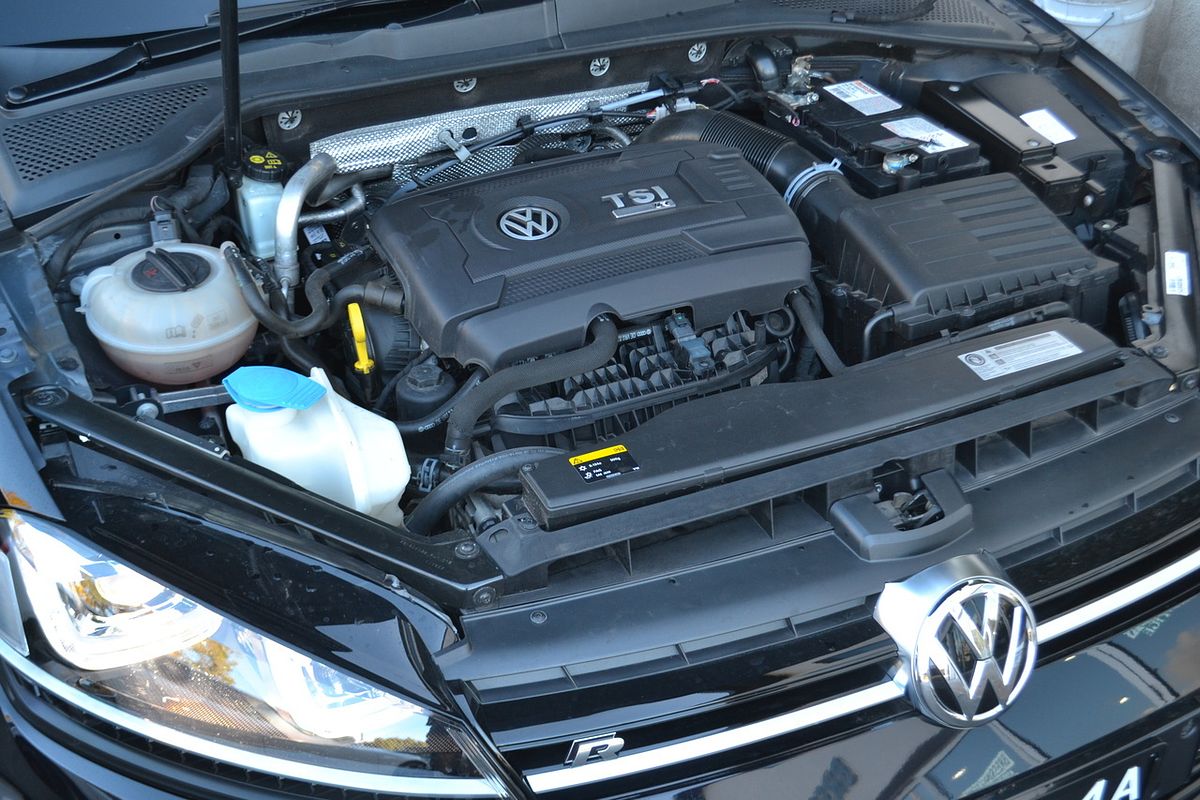 2015 Volkswagen Golf R 7