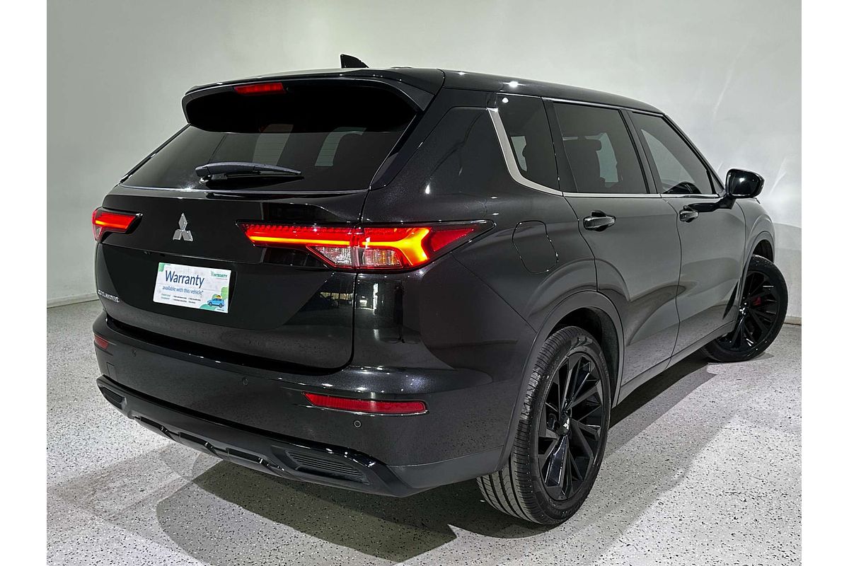 2023 Mitsubishi Outlander LS Black Edition ZM
