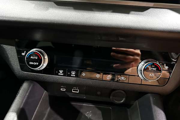 2023 Mitsubishi Outlander LS Black Edition ZM