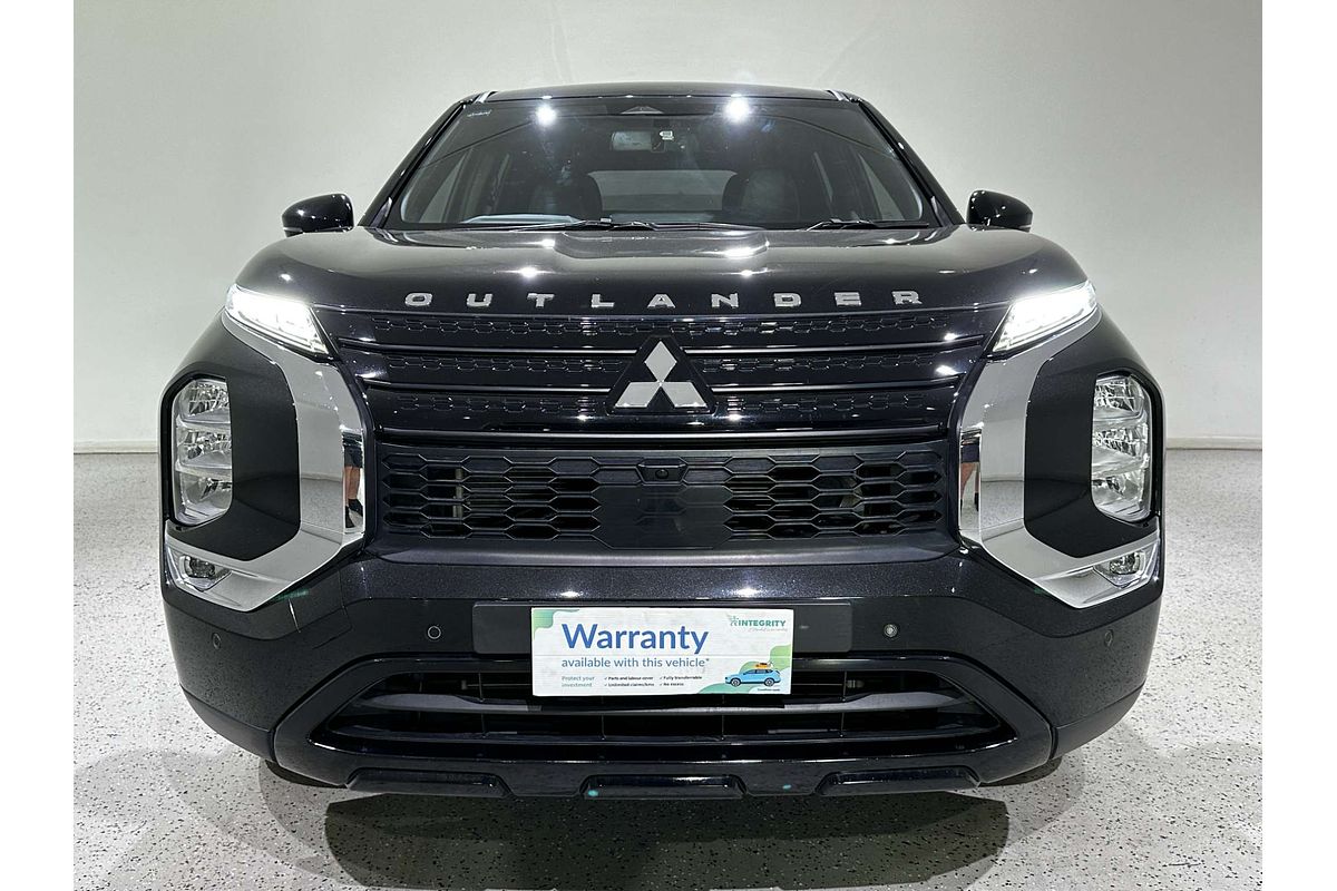 2023 Mitsubishi Outlander LS Black Edition ZM