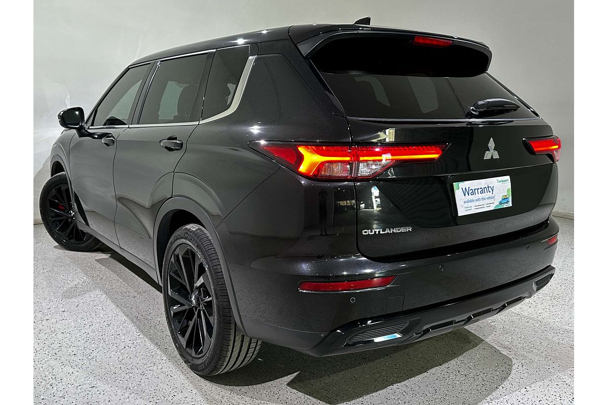 2023 Mitsubishi Outlander LS Black Edition ZM