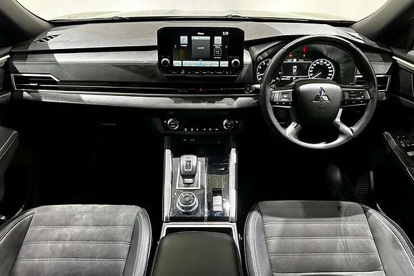 2023 Mitsubishi Outlander LS Black Edition ZM