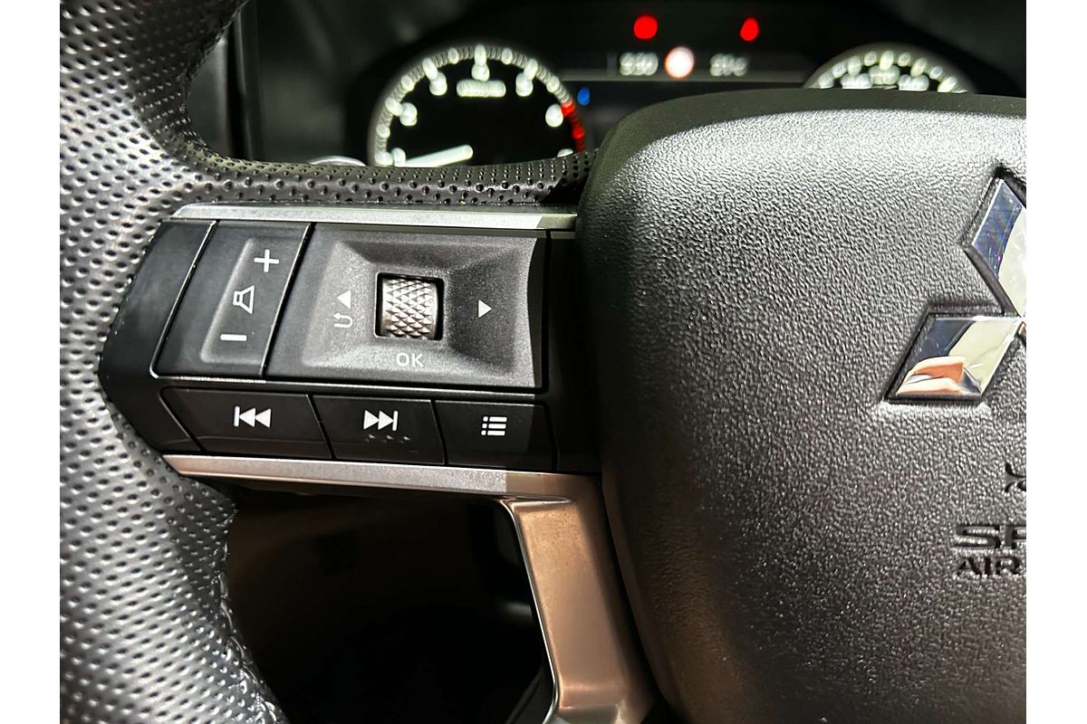 2023 Mitsubishi Outlander LS Black Edition ZM