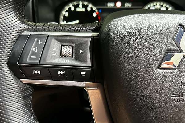 2023 Mitsubishi Outlander LS Black Edition ZM