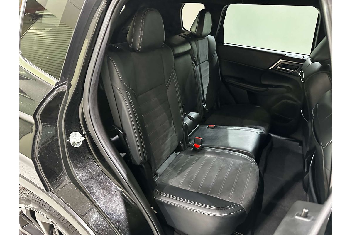 2023 Mitsubishi Outlander LS Black Edition ZM