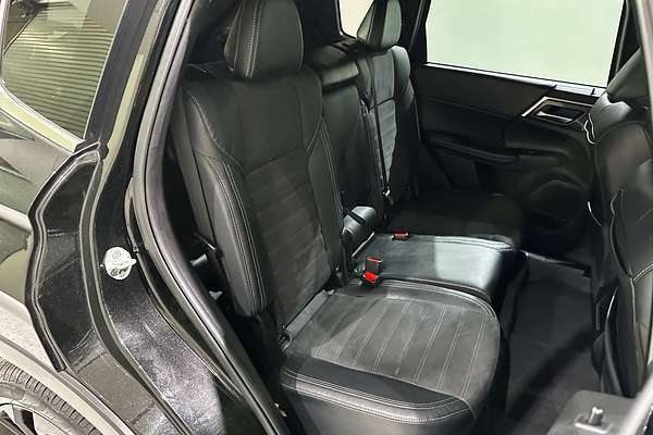 2023 Mitsubishi Outlander LS Black Edition ZM