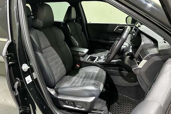2023 Mitsubishi Outlander LS Black Edition ZM