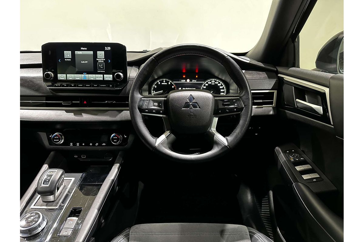 2023 Mitsubishi Outlander LS Black Edition ZM