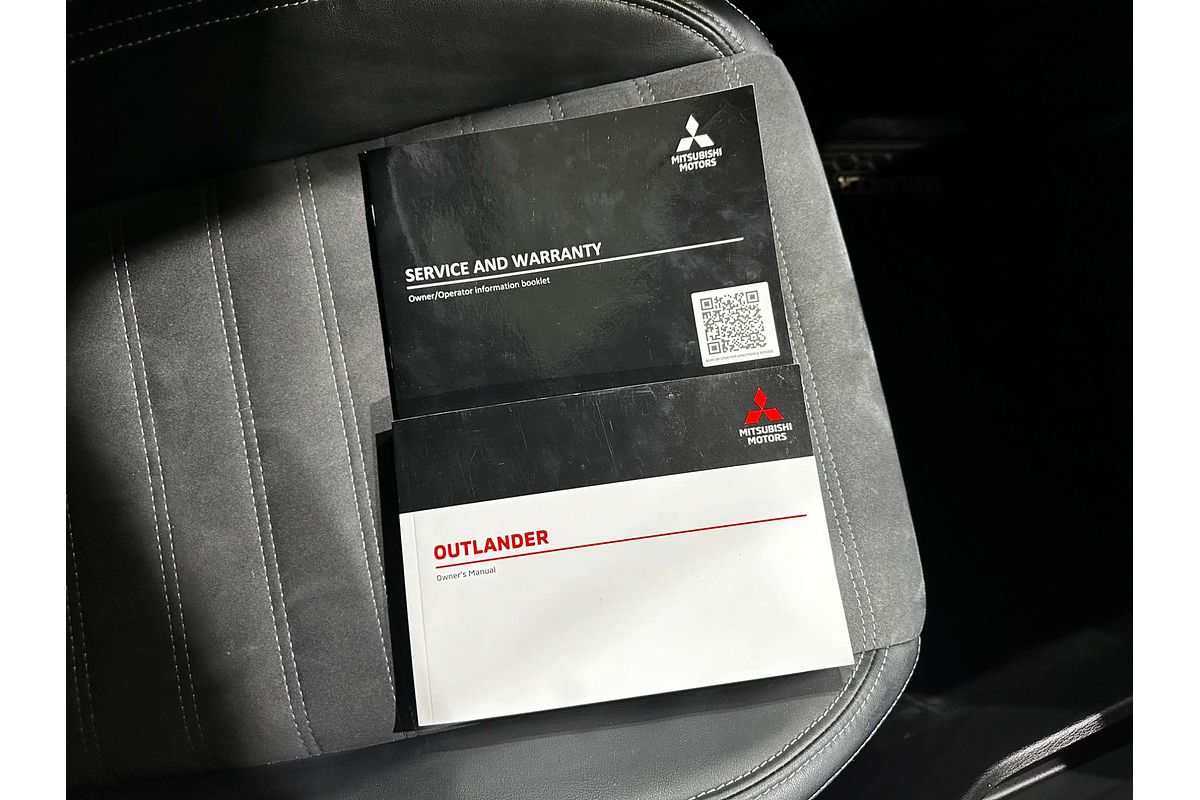 2023 Mitsubishi Outlander LS Black Edition ZM