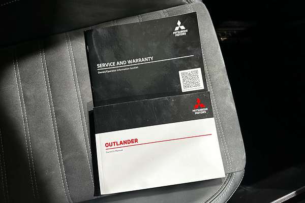 2023 Mitsubishi Outlander LS Black Edition ZM