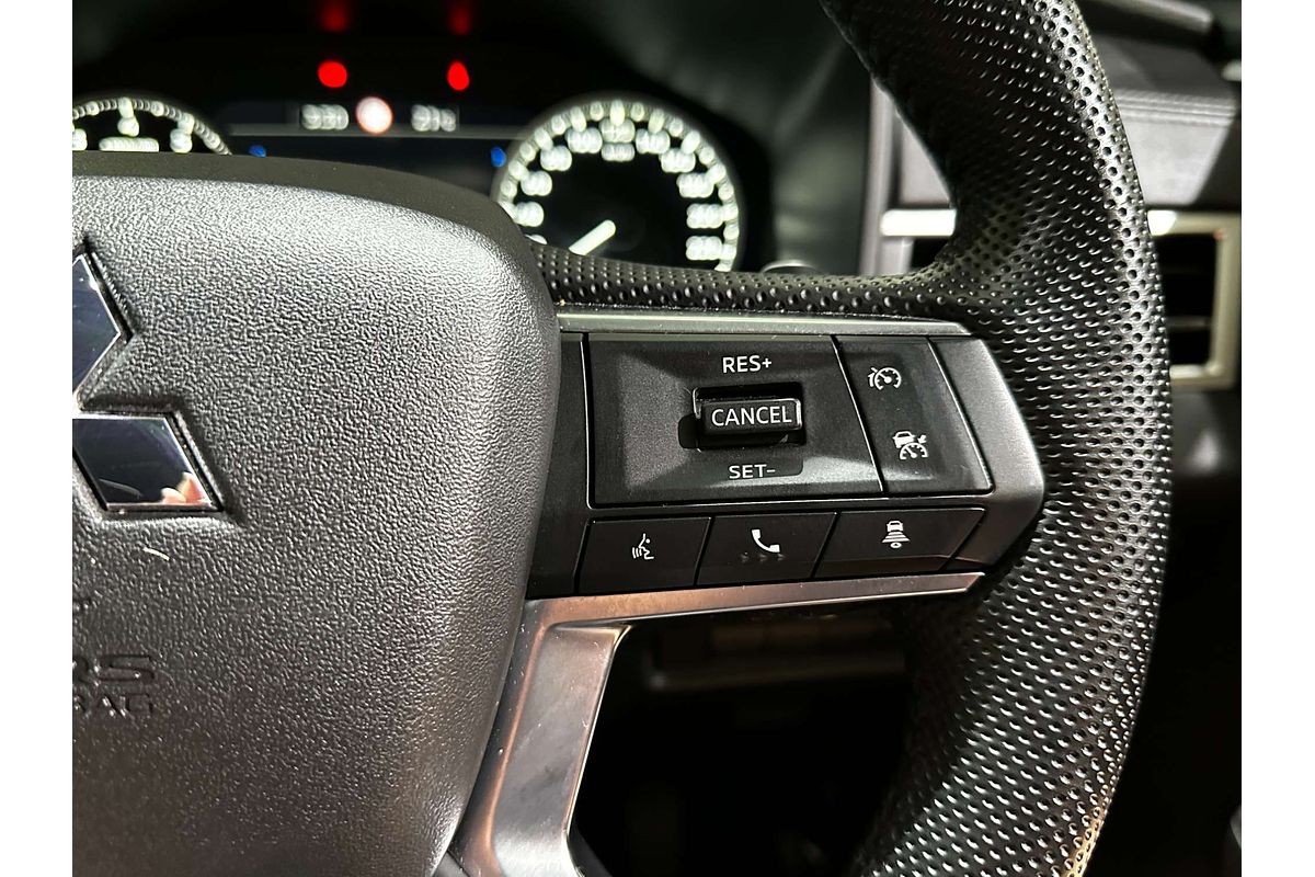 2023 Mitsubishi Outlander LS Black Edition ZM