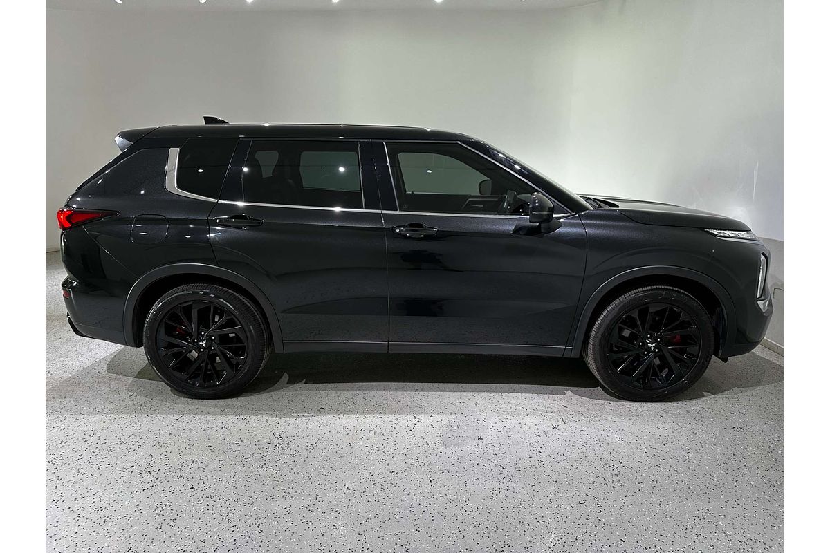 2023 Mitsubishi Outlander LS Black Edition ZM