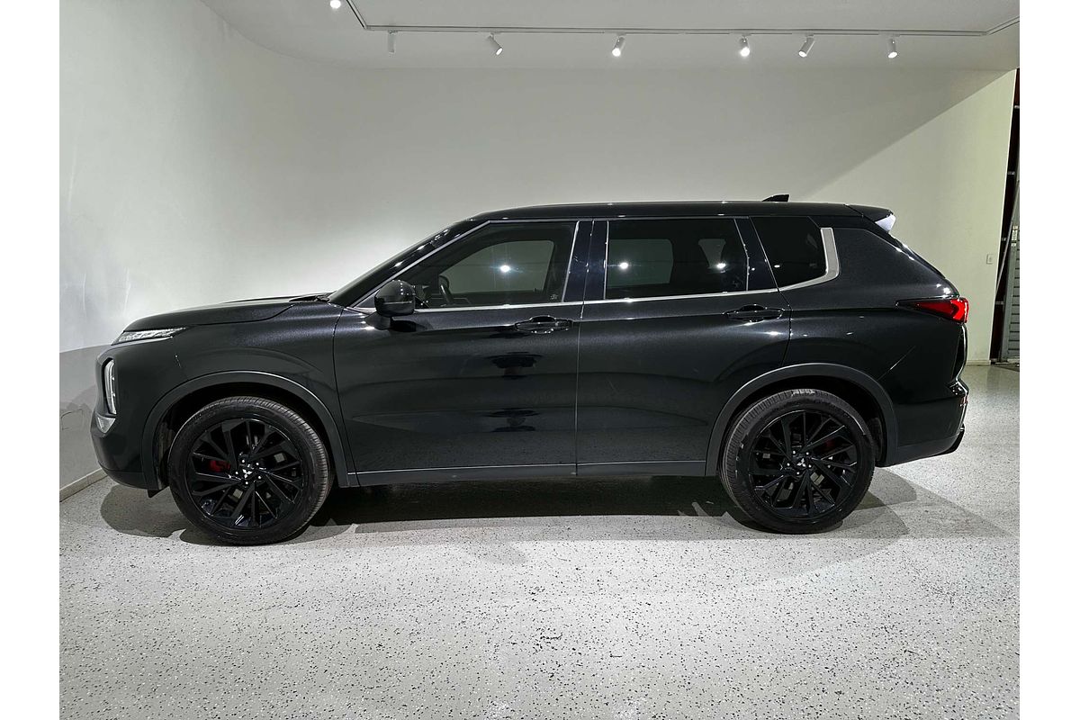 2023 Mitsubishi Outlander LS Black Edition ZM