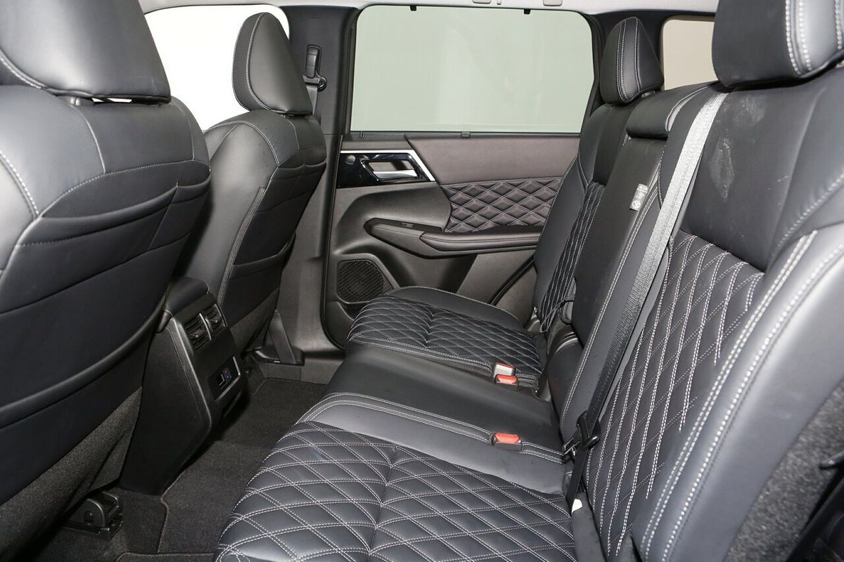 2022 Mitsubishi Outlander Exceed ZM