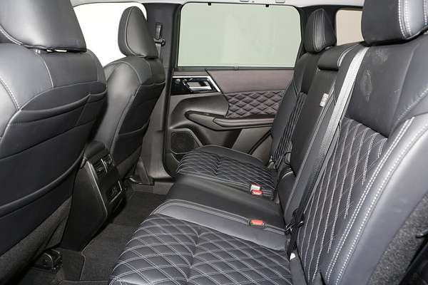 2022 Mitsubishi Outlander Exceed ZM