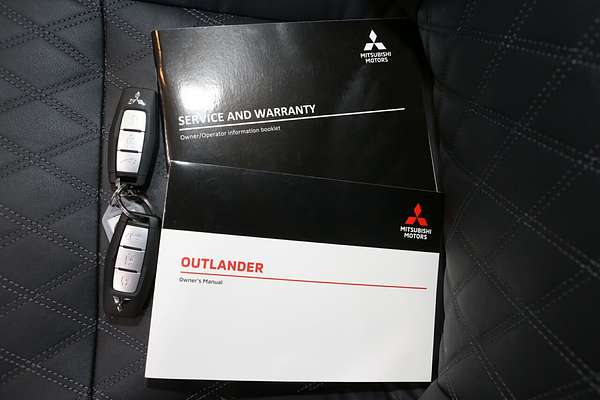 2022 Mitsubishi Outlander Exceed ZM